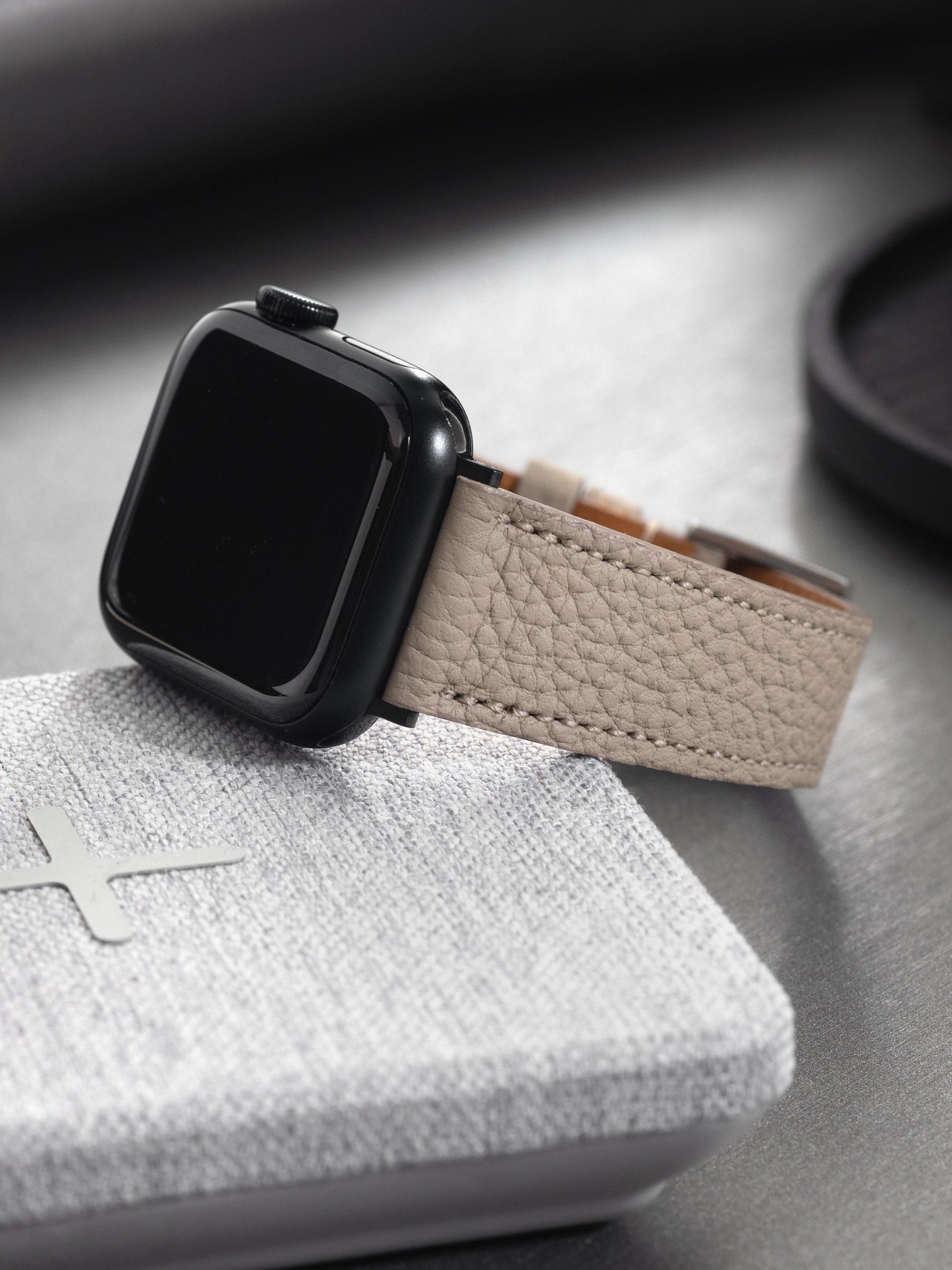 Apple Watch Band - Light Grey Leather - Tonal Grana